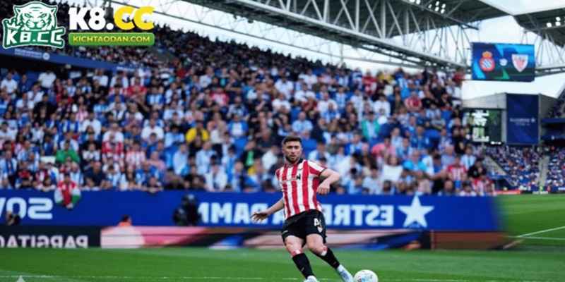 aymeric-laporte-bieu-tuong-trung-ve-hien-dai-1