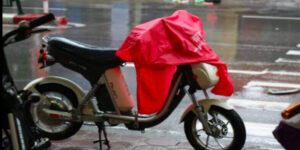 xe-dien-bi-uot-mua-co-sao-khong-2