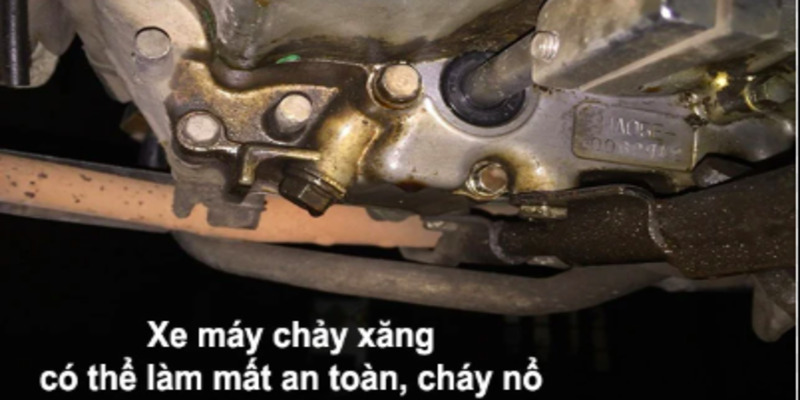 xe-may-bi-chay-xang-duoi-gam